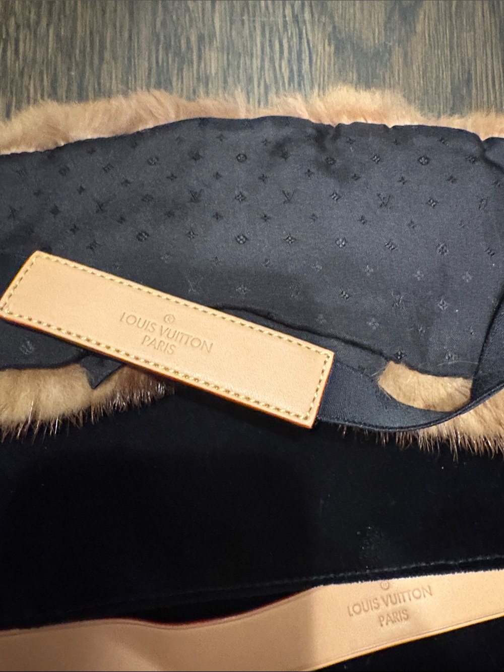 Louis Vuitton mink Fur Eye Mask with Box/dust-bag travel luxury - Picture 4 of 11